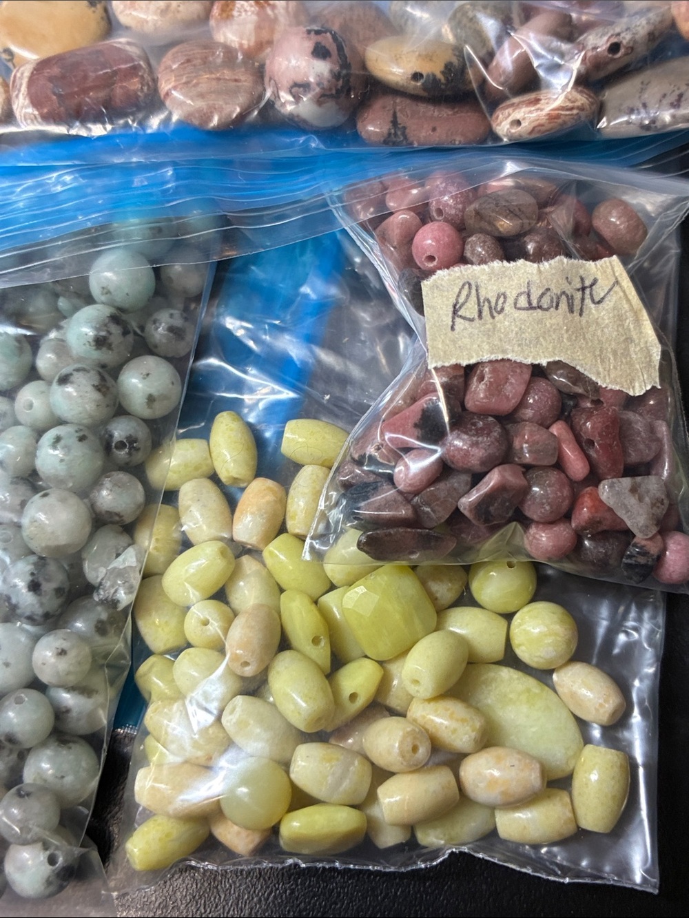 Lot to f 2+ pounds of assorted gemstone beads assorted sizes and colors - Picture 15 of 15